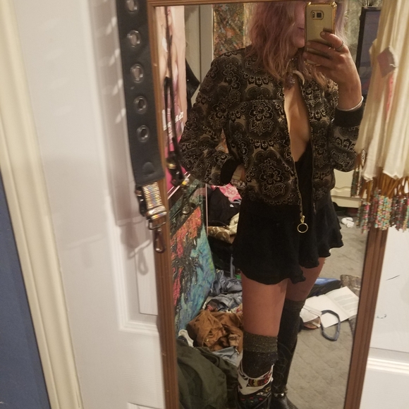 MEET YOUR POSHER - Picture 1 of 8